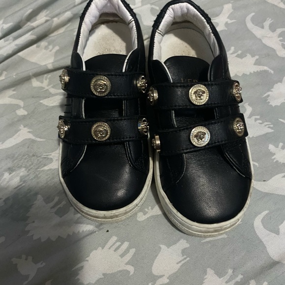 Versace - Picture 3 of 4